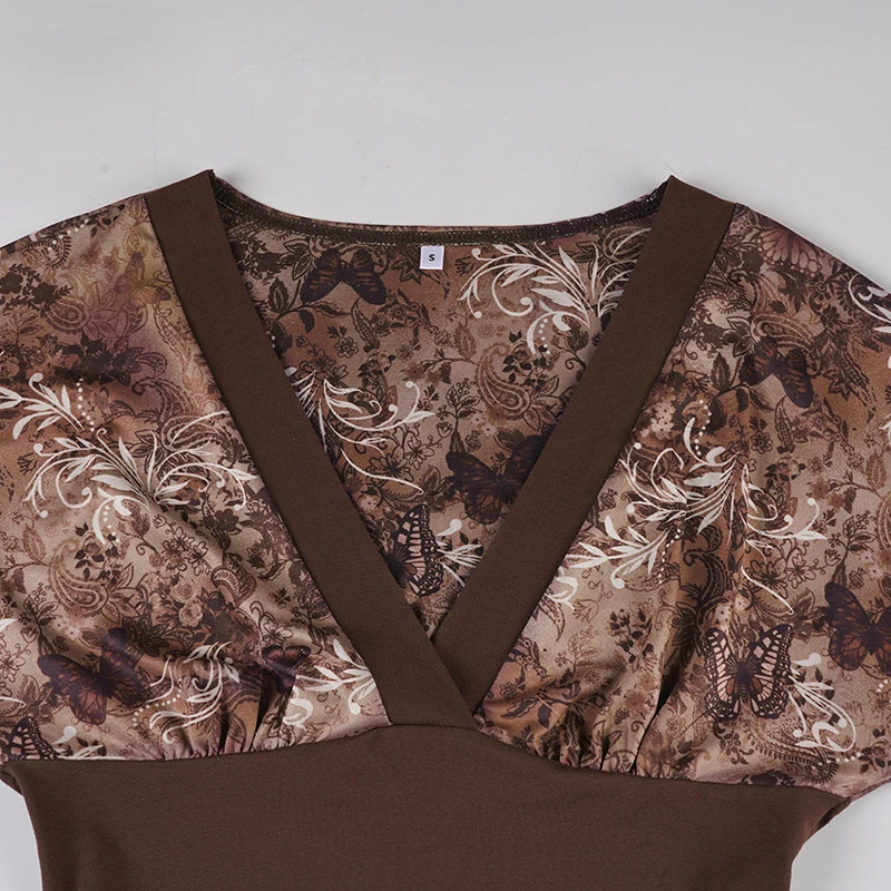SUCHCUTE T-Shirt mit V-Ausschnitt und Patchwork-Print, Retro-Slim-Fashion-Oberteil mit Fledermausärmeln für Damen, Y2K-Ästhetik, 2000er-Jahre-Kleidung, schick, elegant – Detail 6