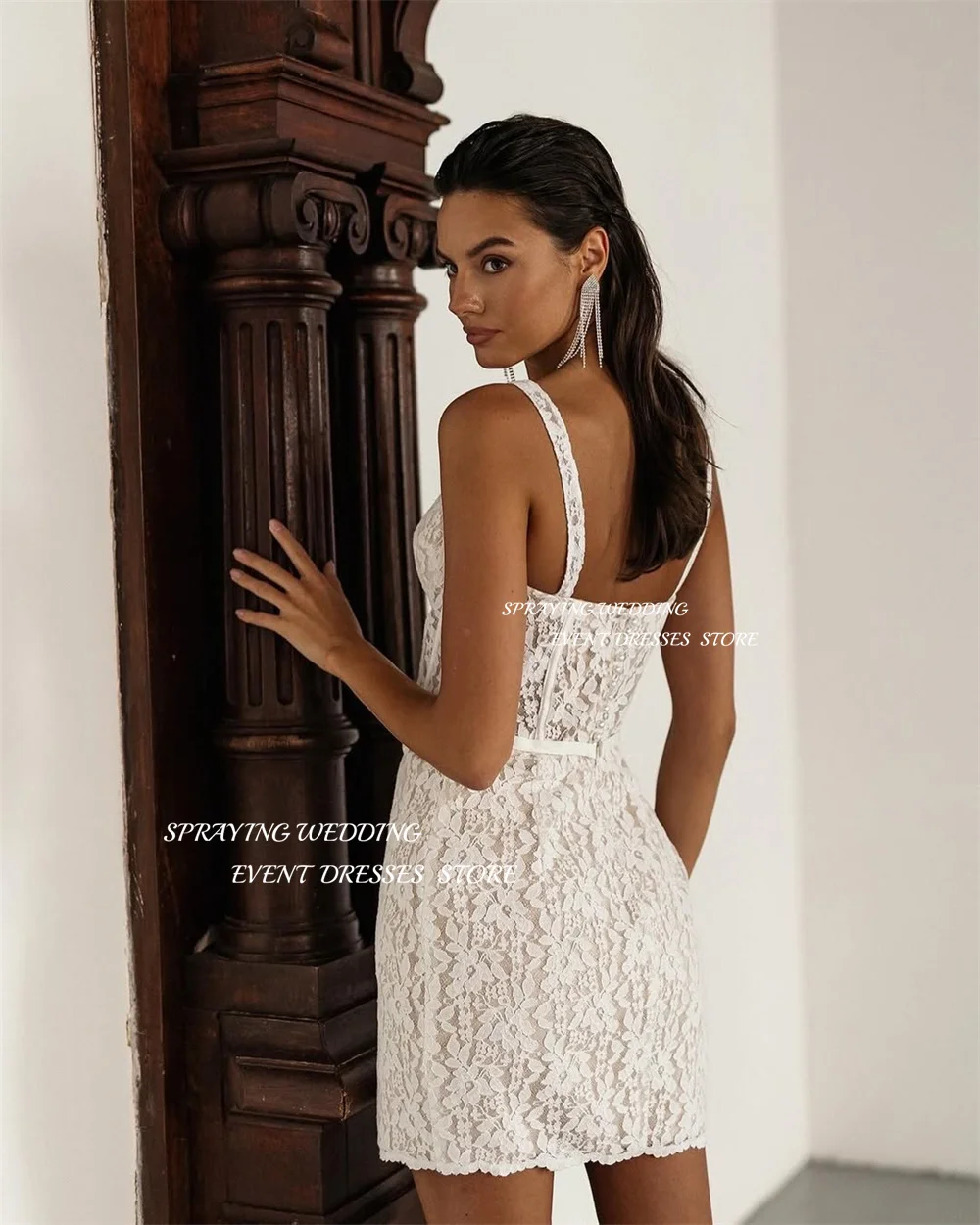 رش فساتين زفاف صغيرة من الدانتيل العاجي مثير على شكل حرف V حزام زي العرائس خط قصير فساتين حفلات الخطوبة مخصصة 2026