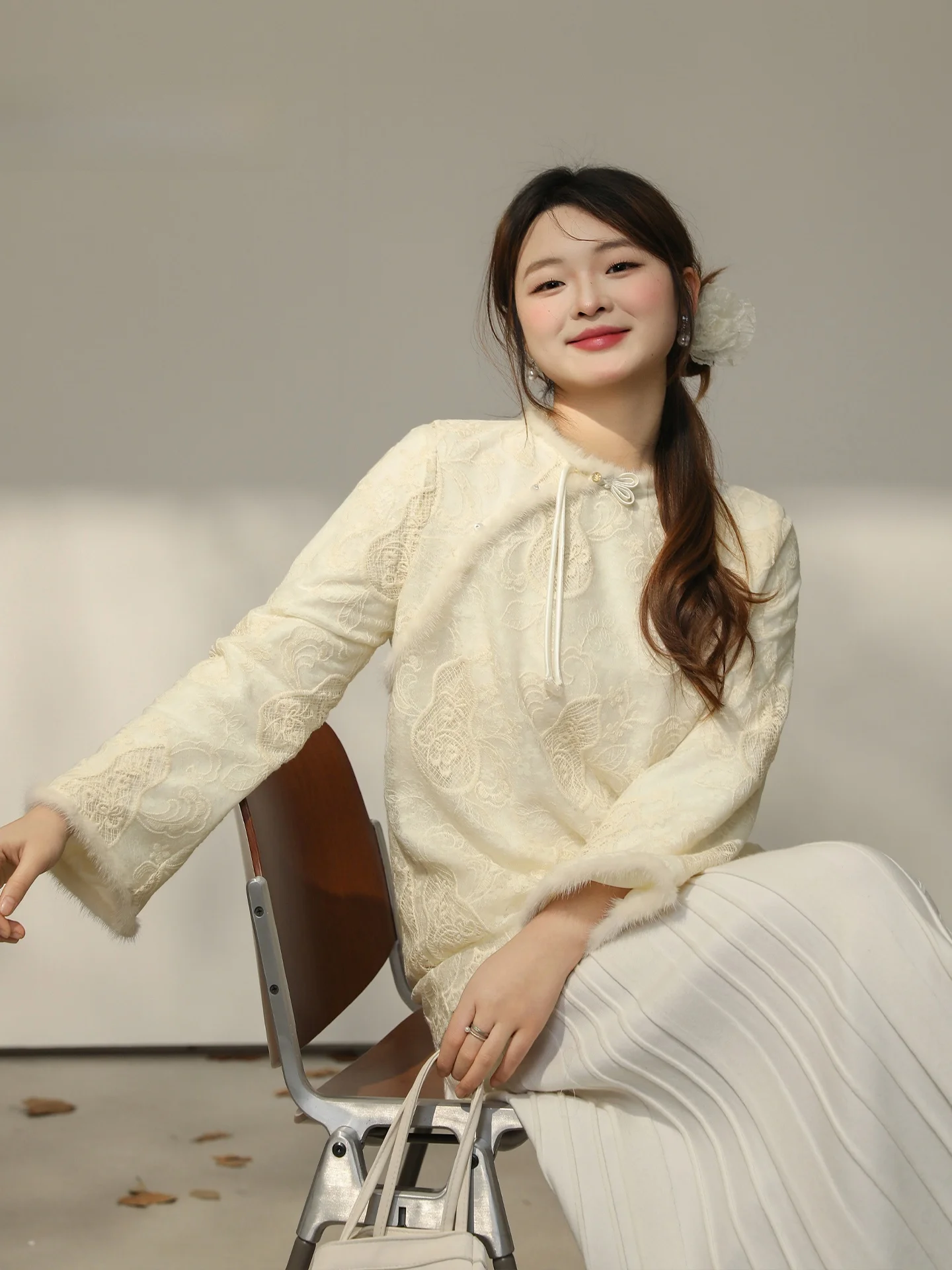 

Spring DM00 plus Size Women's Romantic Social Series Embroidered Lace Knit Top Loose Fit Long Sve round Ne Polyester Fiber