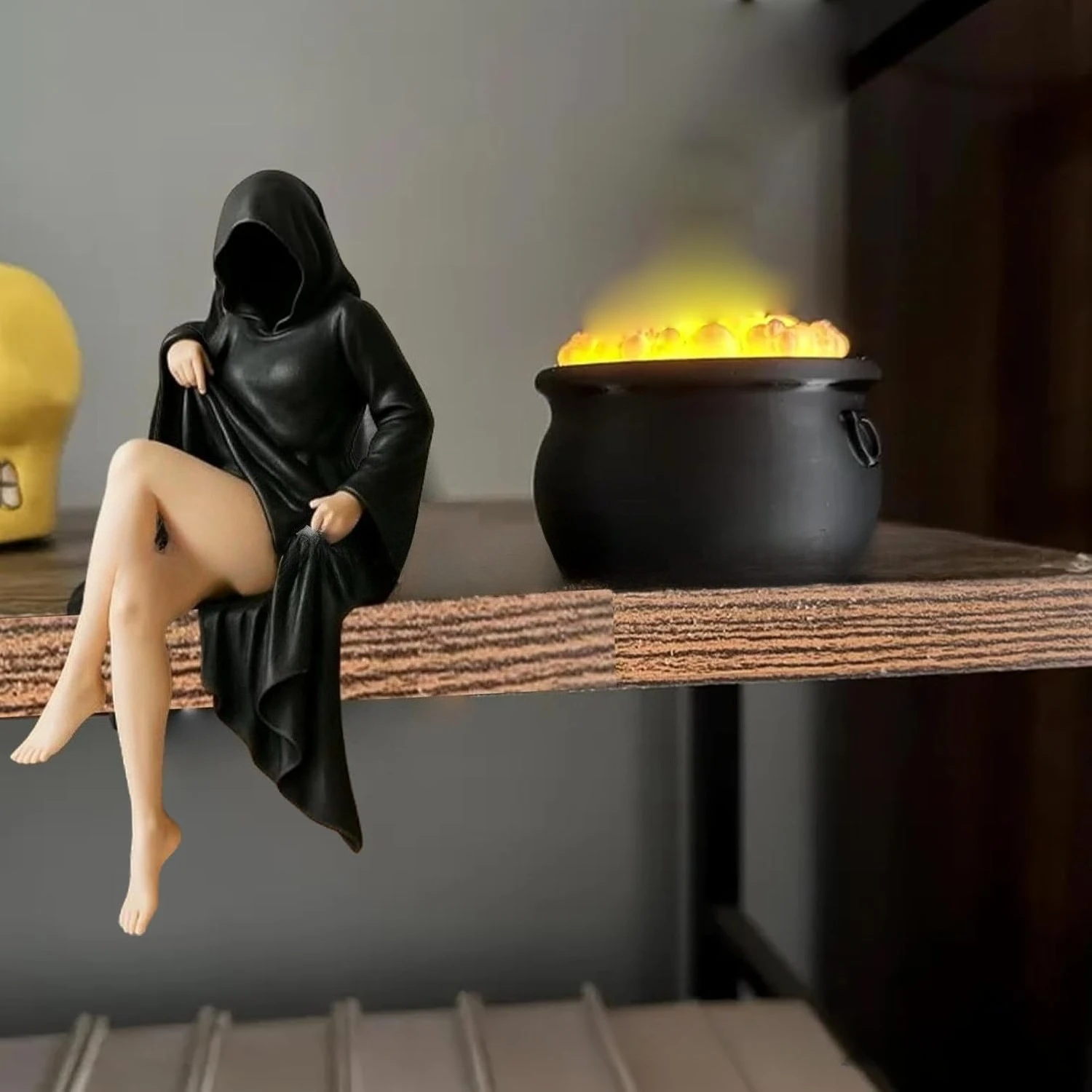 

Gothic Black Robe Queen Figure Bookshelf Sculpture Spooky Sitting Statues Desktop Ornaments Gifts 3D Mysterious Halloween Statue