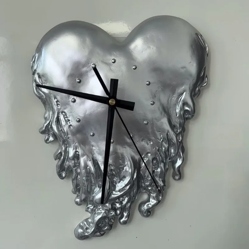 Cute Wall Clock Creative Love Walls Clocks Luxury Living Room Wall Art Figurines Clocks Bedroom Decoration Silvery Clock Gift