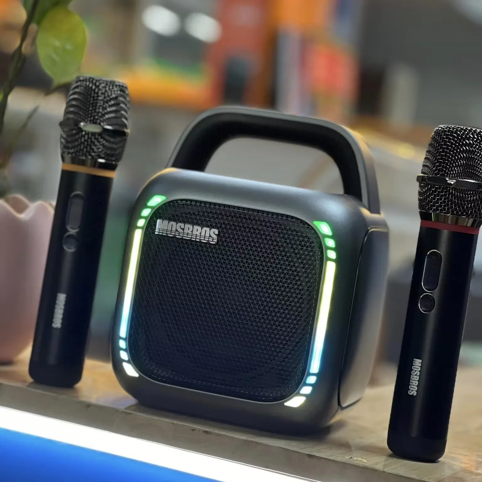 Przenośny głośnik karaoke Bluetooth Karabox, bezprzewodowy głośnik do użytku domowego i na zewnątrz, z dwoma bezprzewodowymi mikrofonami, BT 5.3