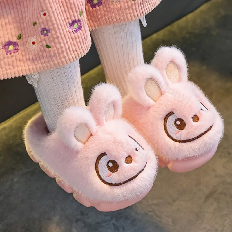 

Зимние детские хлопковые тапочки с милым рисунком, новинка 2023 года, хлопковые тапочки, теплые удобные домашние плюшевые напольные детские домашние тапочки