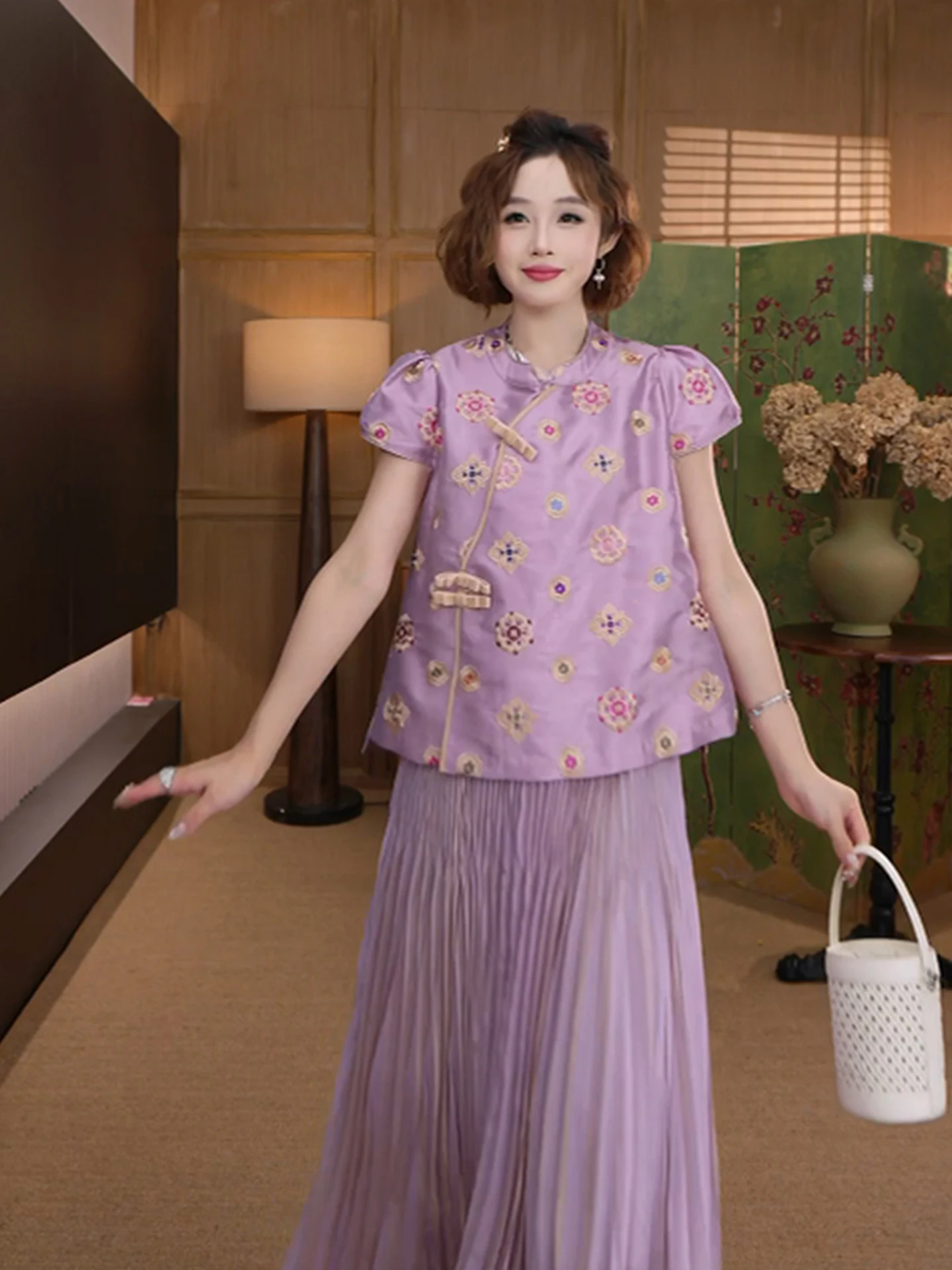 

Оригинальный шелковый атласный топ Yolo с цветочной вышивкой и короткими рукавами, свободный крой в китайском стиле, летняя повседневная женская футболка