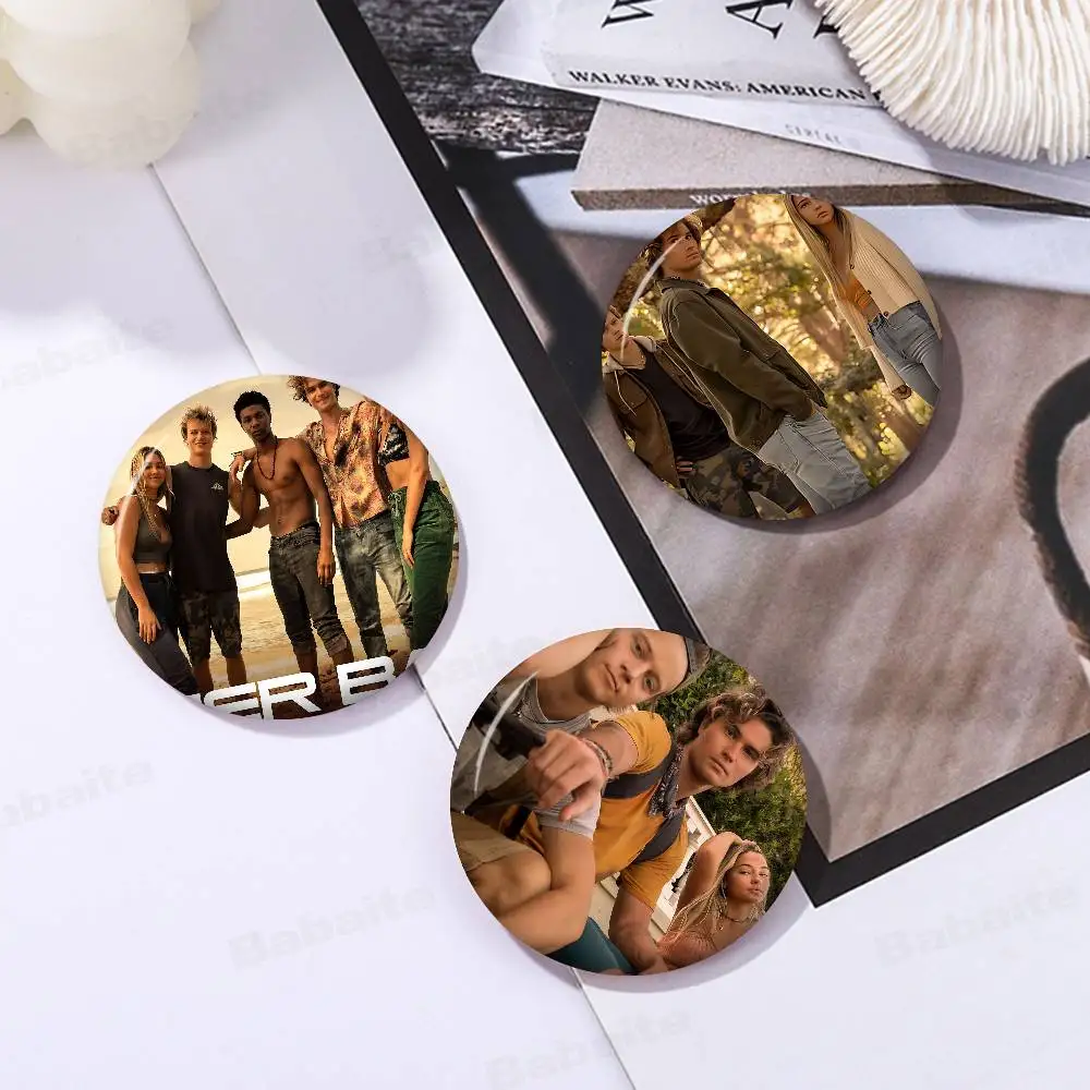 Classic TV Show O-Uuter B-Banks 58mm Cute Anime Figure Icon Badge Handmade Brooch for Backpack Clothes Chest Ornament Gifts