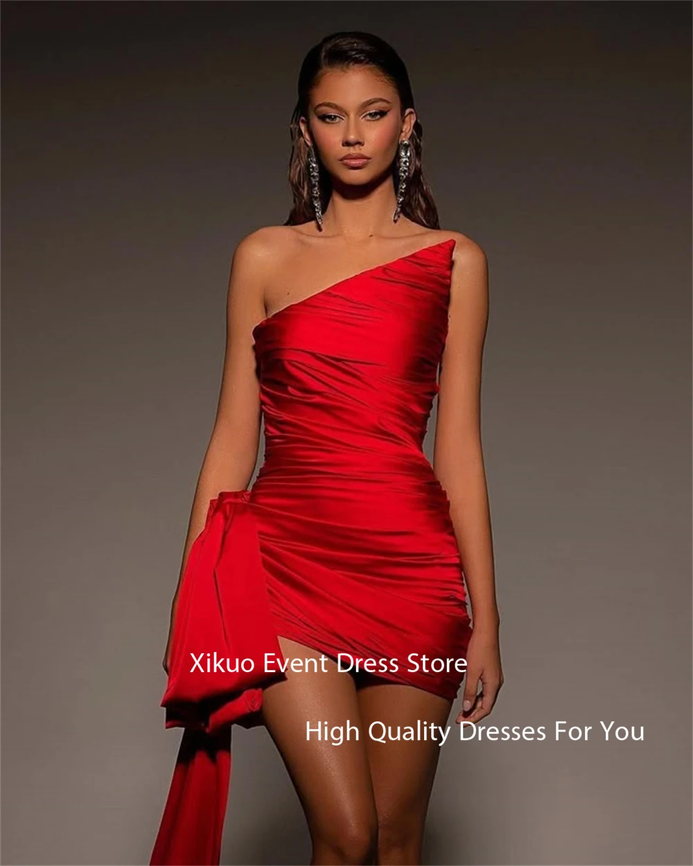 فستان Xikuo Fashion من الساتان الأحمر للحفلات الراقصة بدون أكمام مناسبة مخصصة فستان سهرة فوق الركبة فساتين سهرة كوكاتيل مخصصة