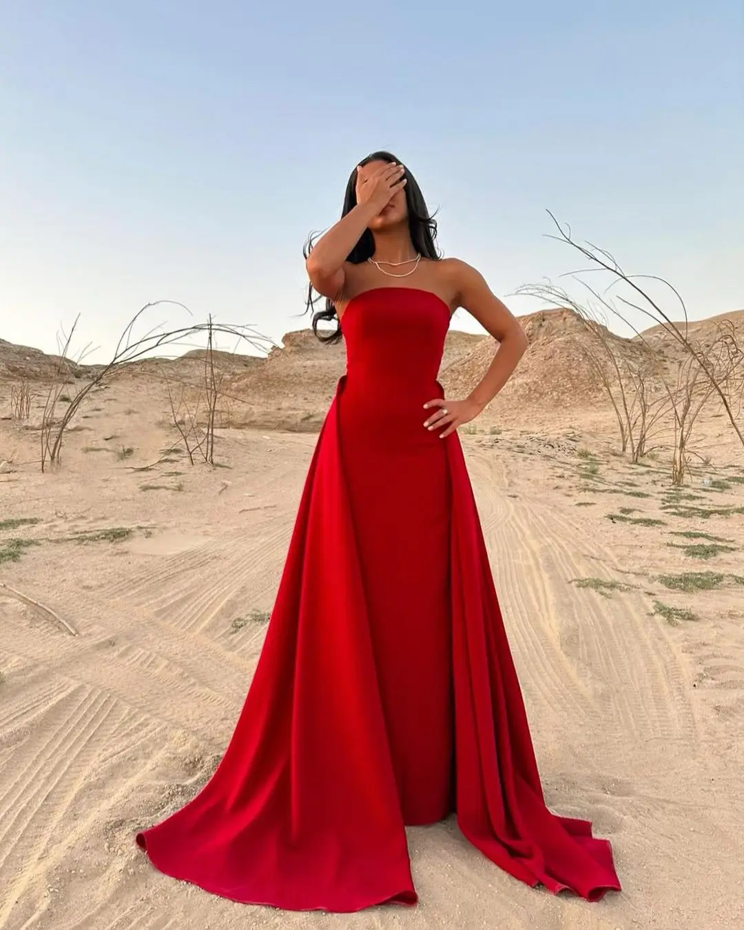 

FLORINE TULIRAIN Strapless Neckline Floor-length Court Train Red Satin Wedding Evening Dress Cocktail Prom Gown For Sexy Women