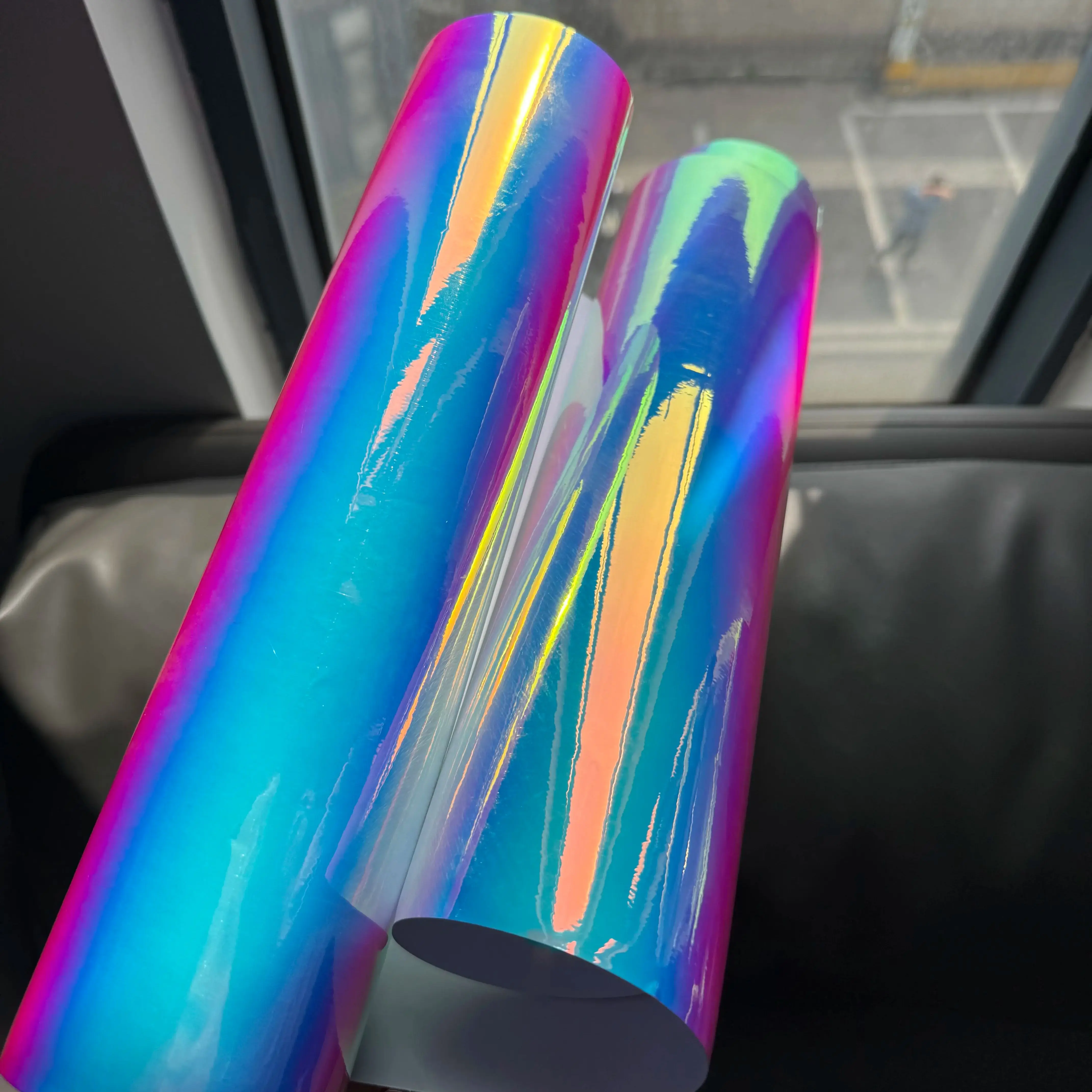Premium glänzende bunte Regenbogen holografische Chrom-weiße Vinylfolie, selbstklebende Aufkleber, Motorrad-Aufkleber, Autoverpackfolie – Detail 10