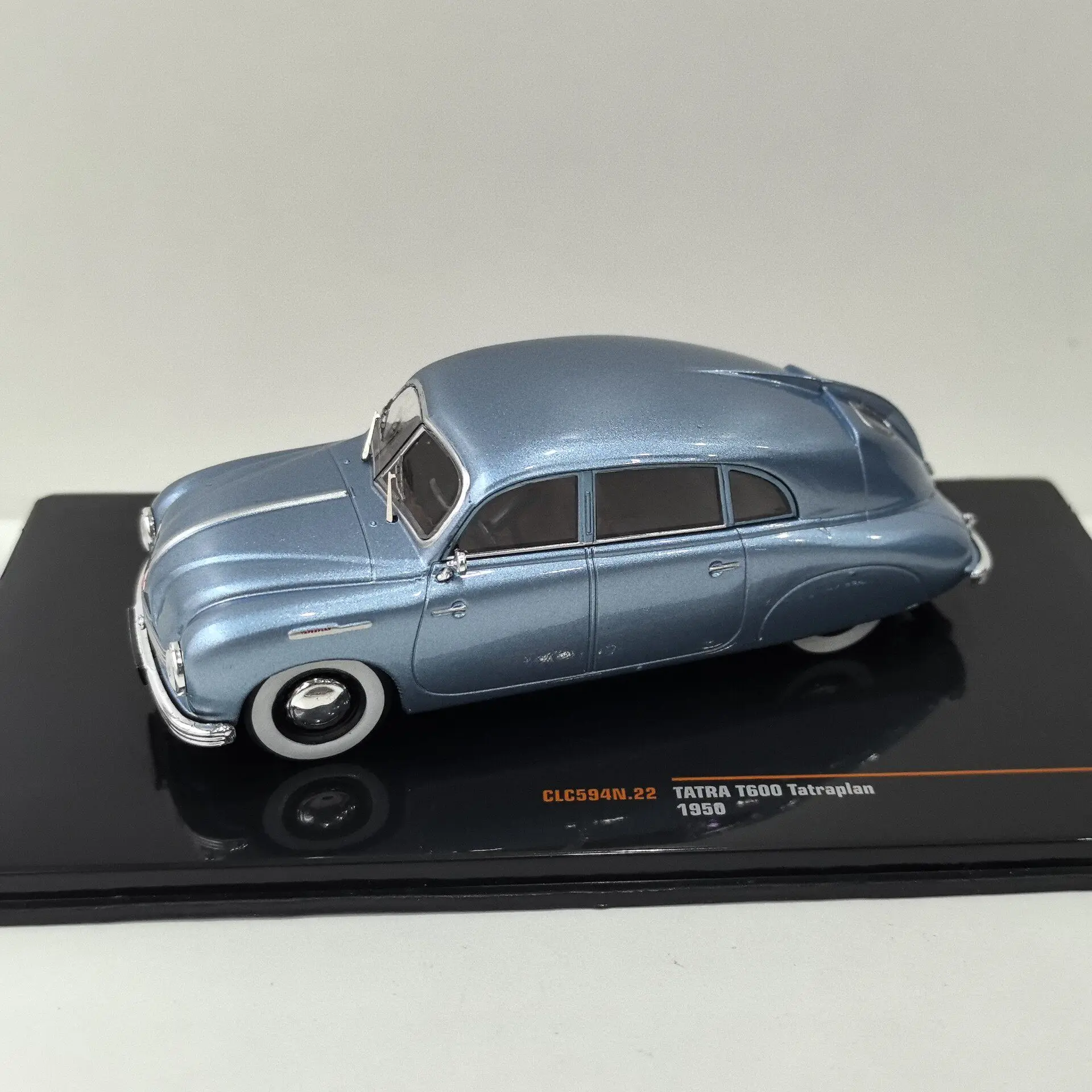Box Cracking Diecast IXO 1/43 Scale TATRA T600 TATRAPLAN 1950 Alloy Car Model