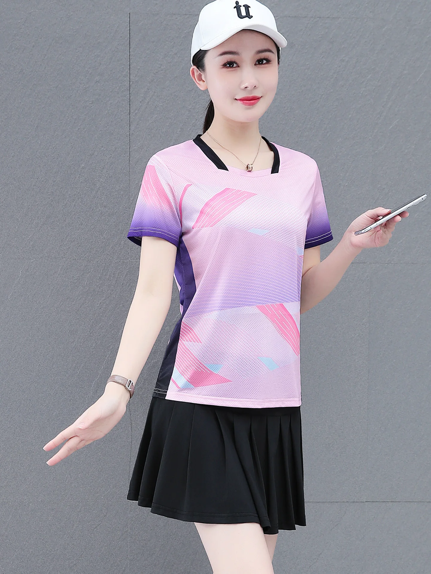 クイドライフィットスポーツスカートツーピースセット女性用サマールーズフィットラウンドネックスポーツウェアカジュアルアウトフィット