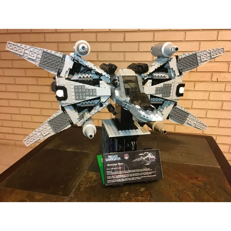 

Movie Series MOC Gunstar Space Airship Fighter Model Building Block Assembly Toys Desktop Ornaments Holiday Gifts 1233PCS