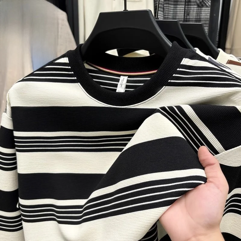 

Мужская футболка оверсайз из смесового хлопка и полиэстера в американском ретро-стиле с цветными вставками, весна 2025...