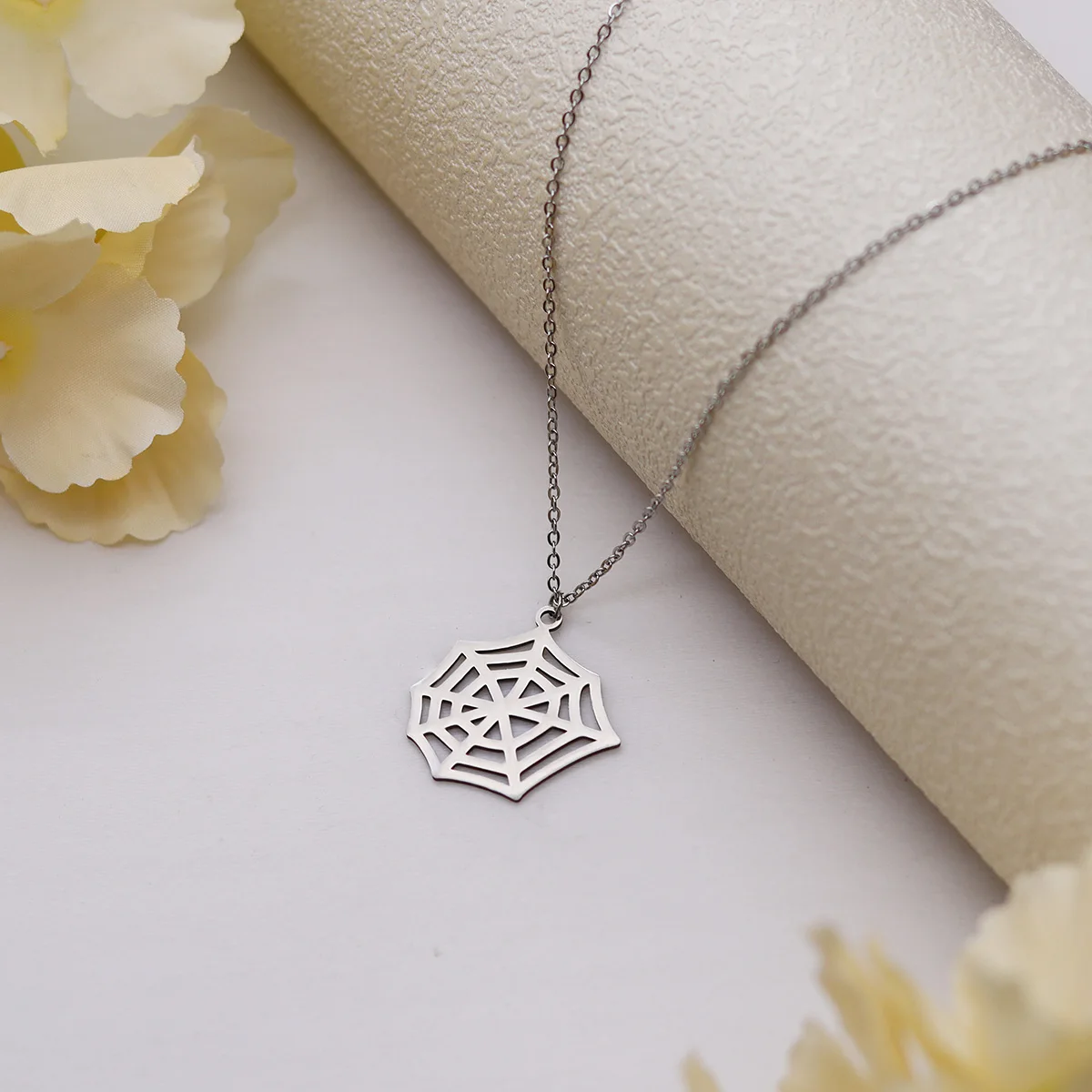 

Cxwind Vintage Spider Spiderweb Pendant Necklace For Women Creativity Retro Exquisite Fashion Party Jewelry Accessories Gift