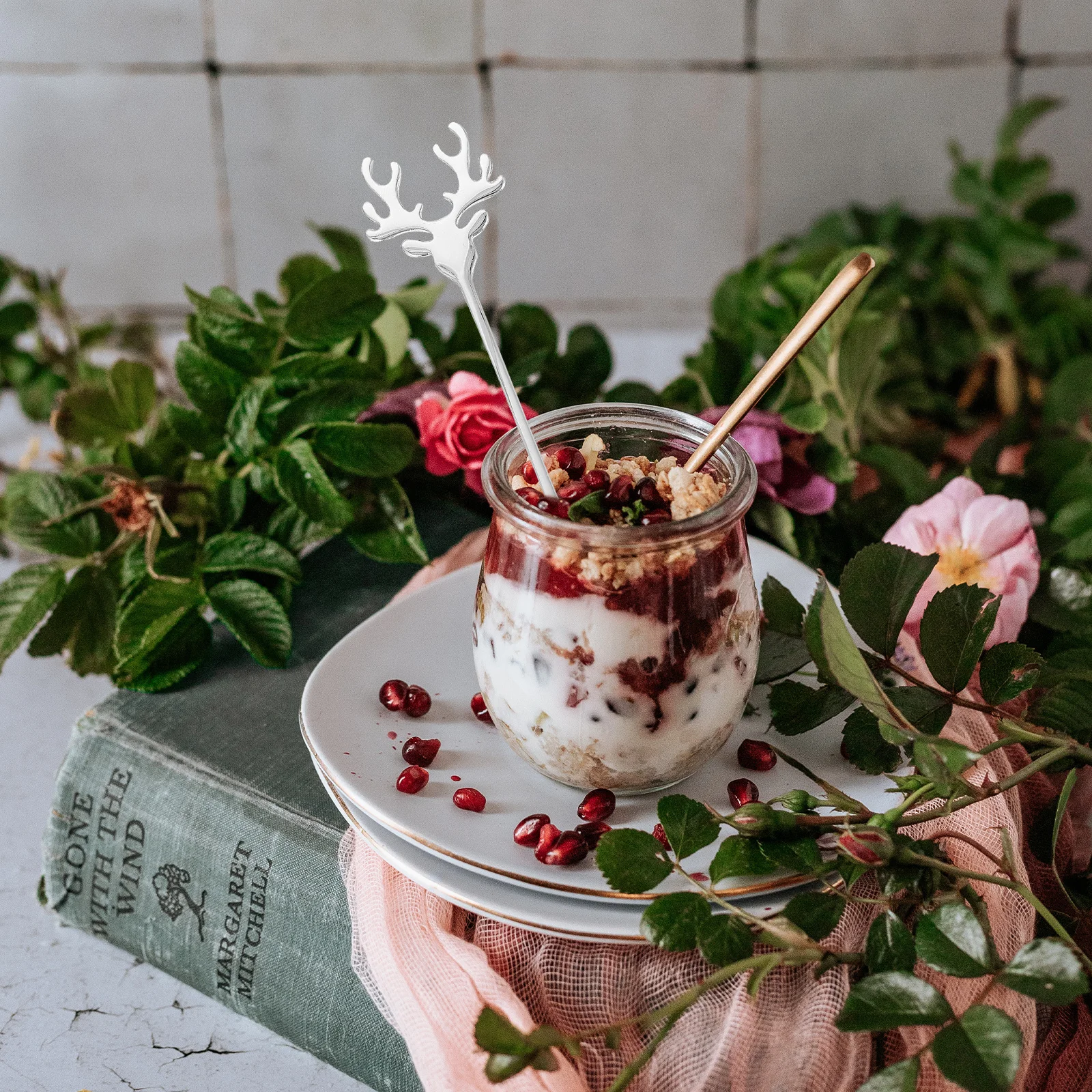 

2Pcs Stainless Steel Coffee Spoons Elk-Shaped Stirring Spoons Festive Design Smooth Edges Suitable for Ice Cream Pudding Cake