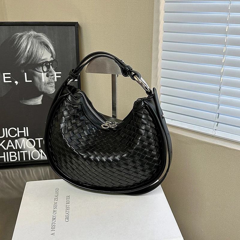 

Elegant Classic Ladies Messenger Bag Crossbody - Leather Construction High Quality Design From Designer