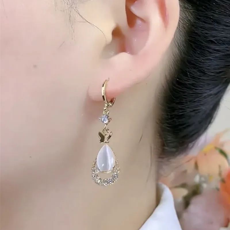 Temperament  New model Luxury at a reasonable price  Elegance Geometry Cat's eye stone  Water droplet Butterfly  Eardrop
