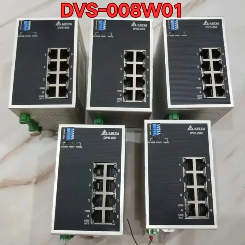 Second-hand disassembled network switch DVS-008W01 function test is normal