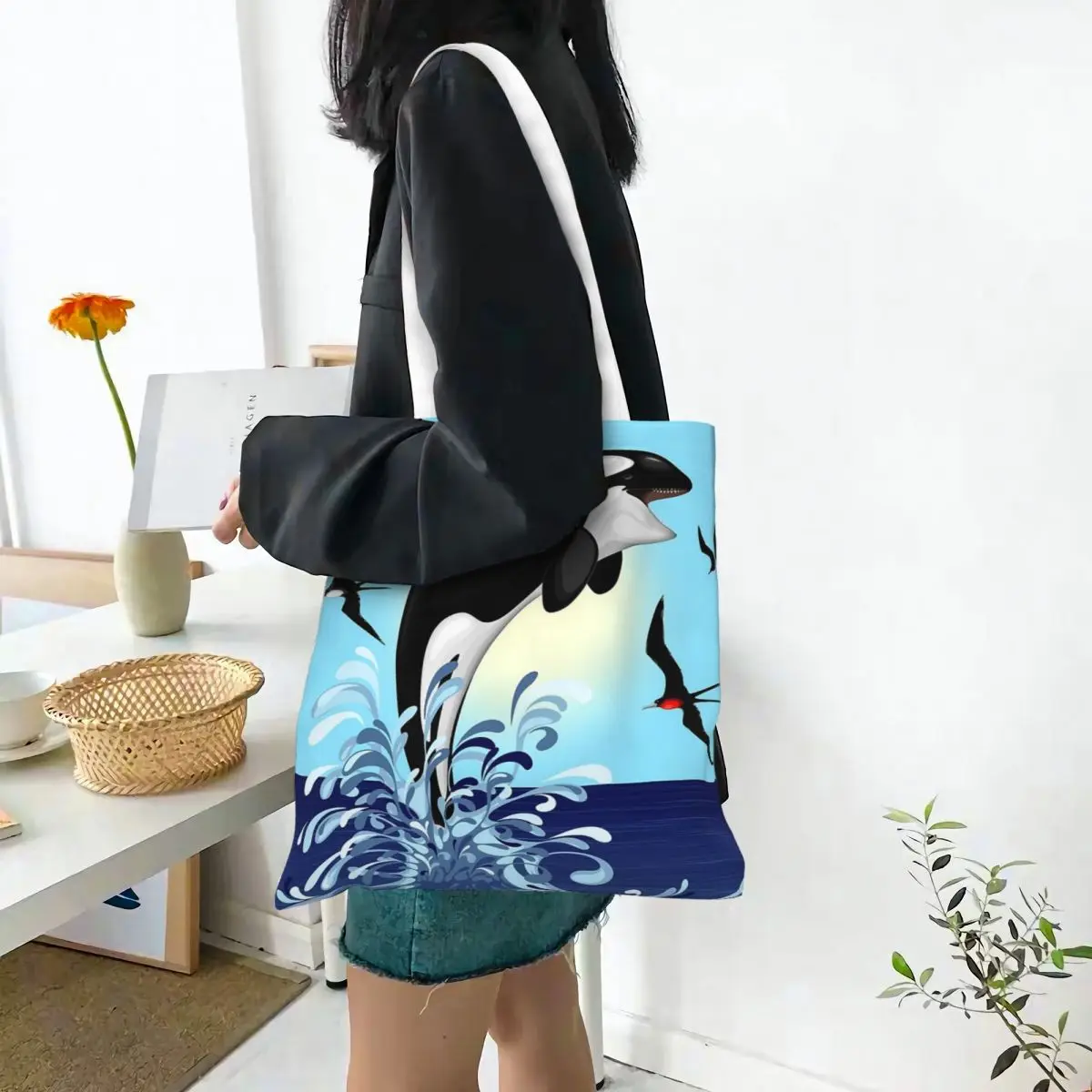 กระเป๋าช้อปปิ้งลายปลาวาฬนักล่าโอร์กากระโดดขึ้นจากมหาสมุทร กระเป๋าผ้าแคนวาสสำหรับผู้หญิง กระเป๋าโท้ทพับได้ กระเป๋าสะพายไหล่สำหรับผู้หญิง กระเป๋าถือสำหรับเดินทาง