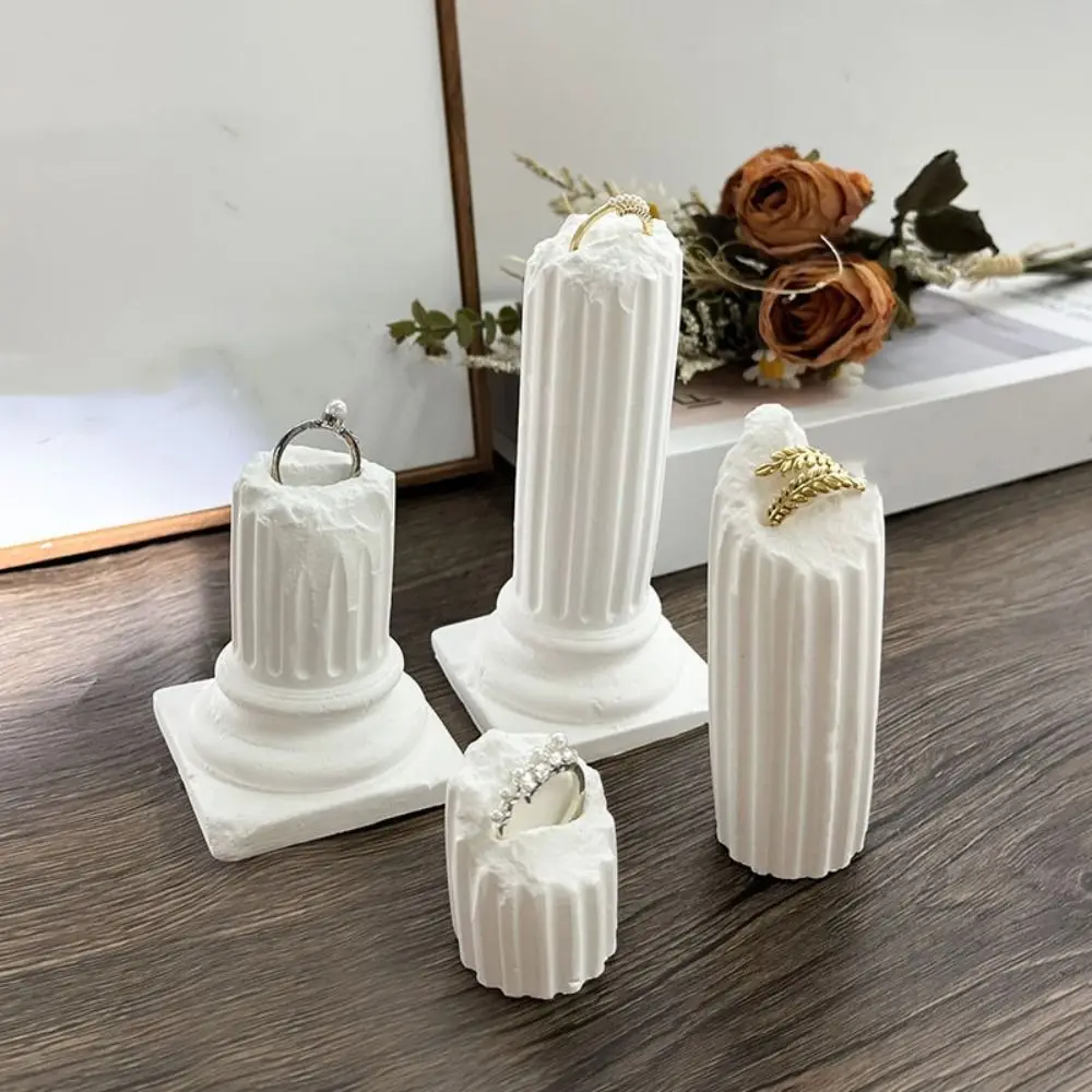 

Luxury Roman Column Ring Stand Exquisite White Gypsum Vintage Plaster Ring Holder Home Ornaments Jewelry Display Stand