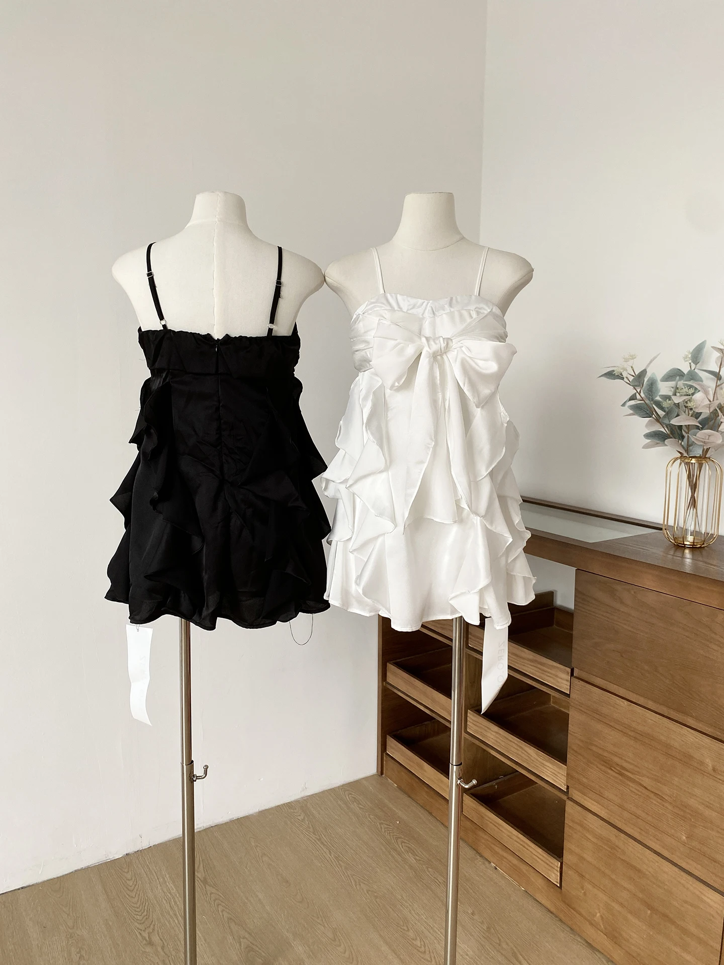 Elegant Summer 2026 Women's Slim Fit Halter Top with Lace Trim Polyester Fiber Outerwear Pure Color Midi Length No Chest Pad