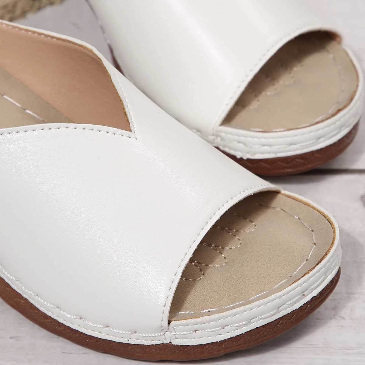 Damen Open-Toe High-Heel Pantoletten – Sommer Neuheit für Outdoor-Tragekomfort – Slip-On Schuhe in den Größen 36-43 mit Polyurethan-Obermaterial und Dämpfung – Detail 3