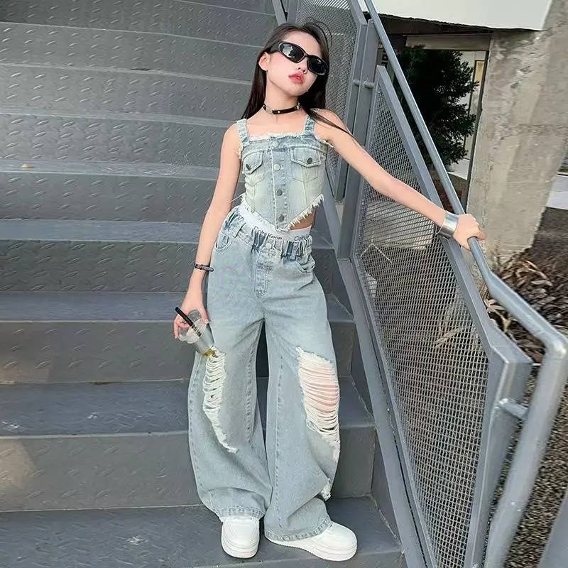 

Girls' 2025 Summer New Retro Cowboy Set Hong Kong Flavor Medium Sized Children's Tank Top+Punched Wide Leg Jeans 2-piece Set
