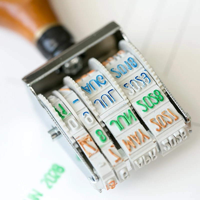 Carimbo de data universal de madeira vintage