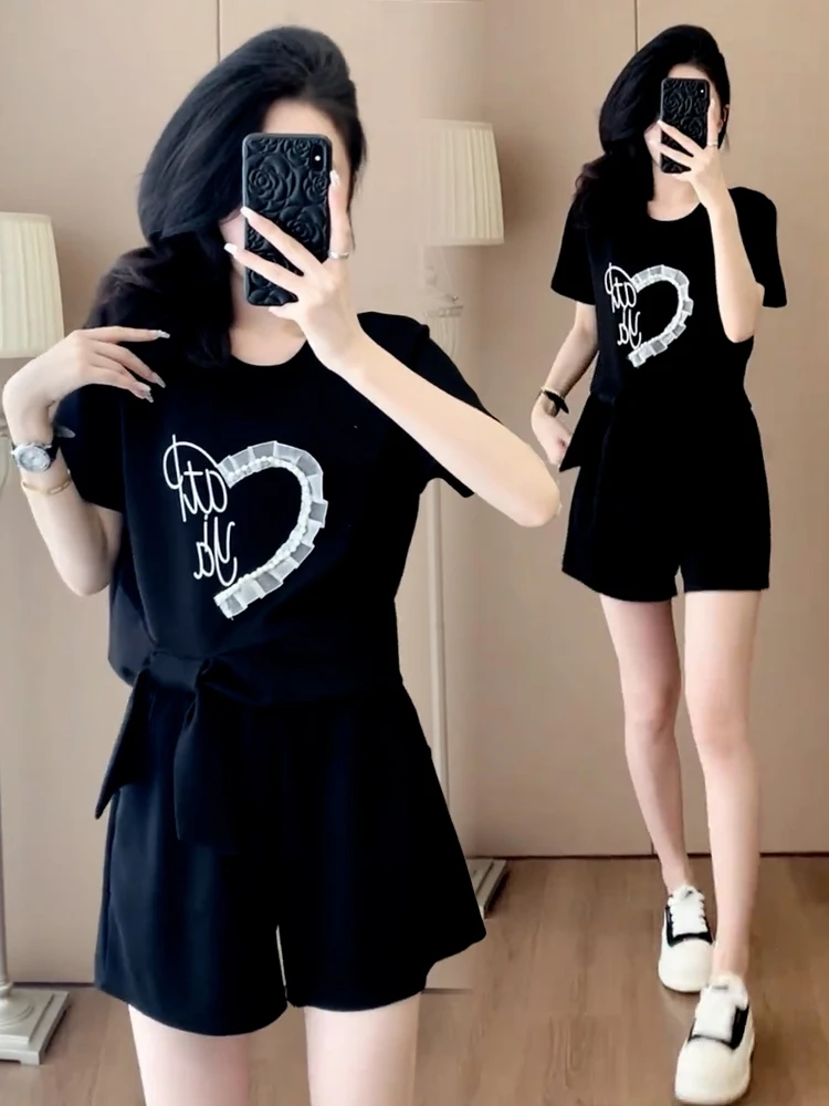 

Модный женский костюм, лето 2020, новый нишевый дизайн, свободные утягивающие шорты с короткими рукавами, повседневный комплект из двух предметов для поездок на работу