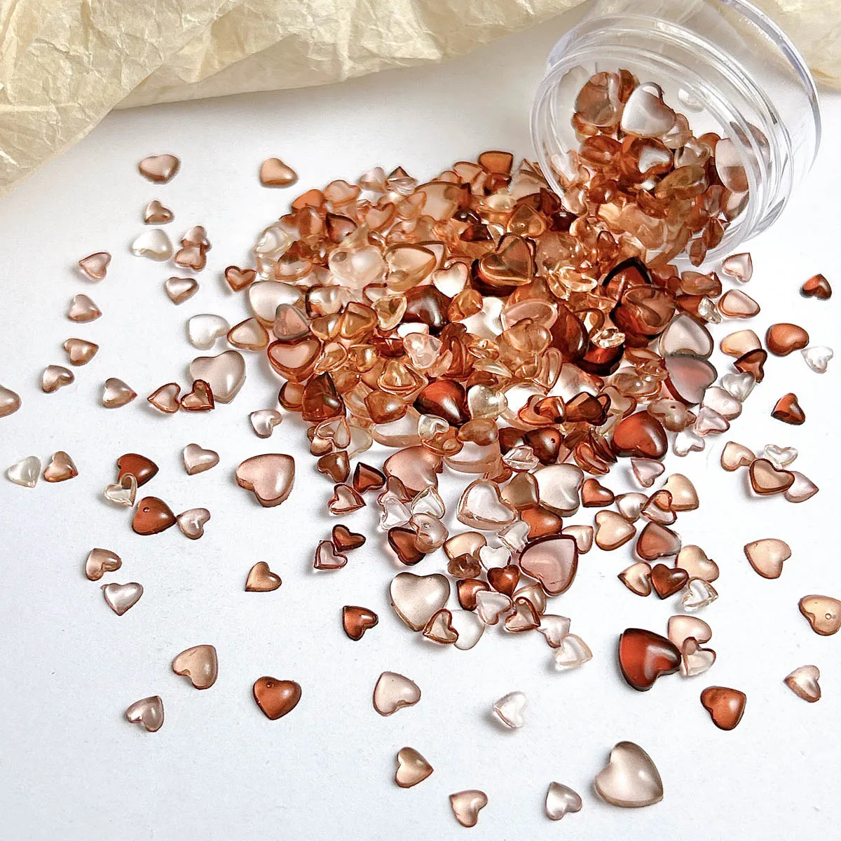 50 Uds. De Mini corazón grande y pequeño transparente de hielo, decoraciones artísticas para uñas de resina mixta, 3D, creativo, bonito corazón de melocotón marrón, dijes para uñas DIY