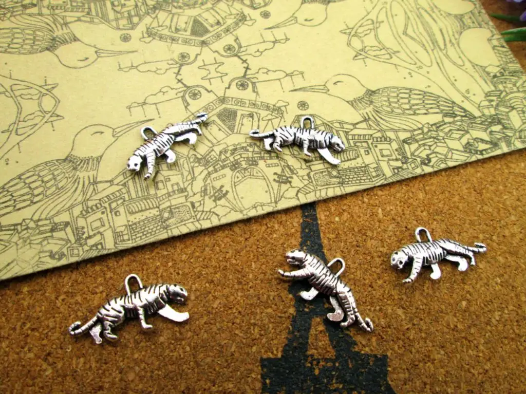 

80pcs-- 21*11mm Leopard Charms For Jewelry Making DIY Findings Antique Silver Color Alloy Pendants