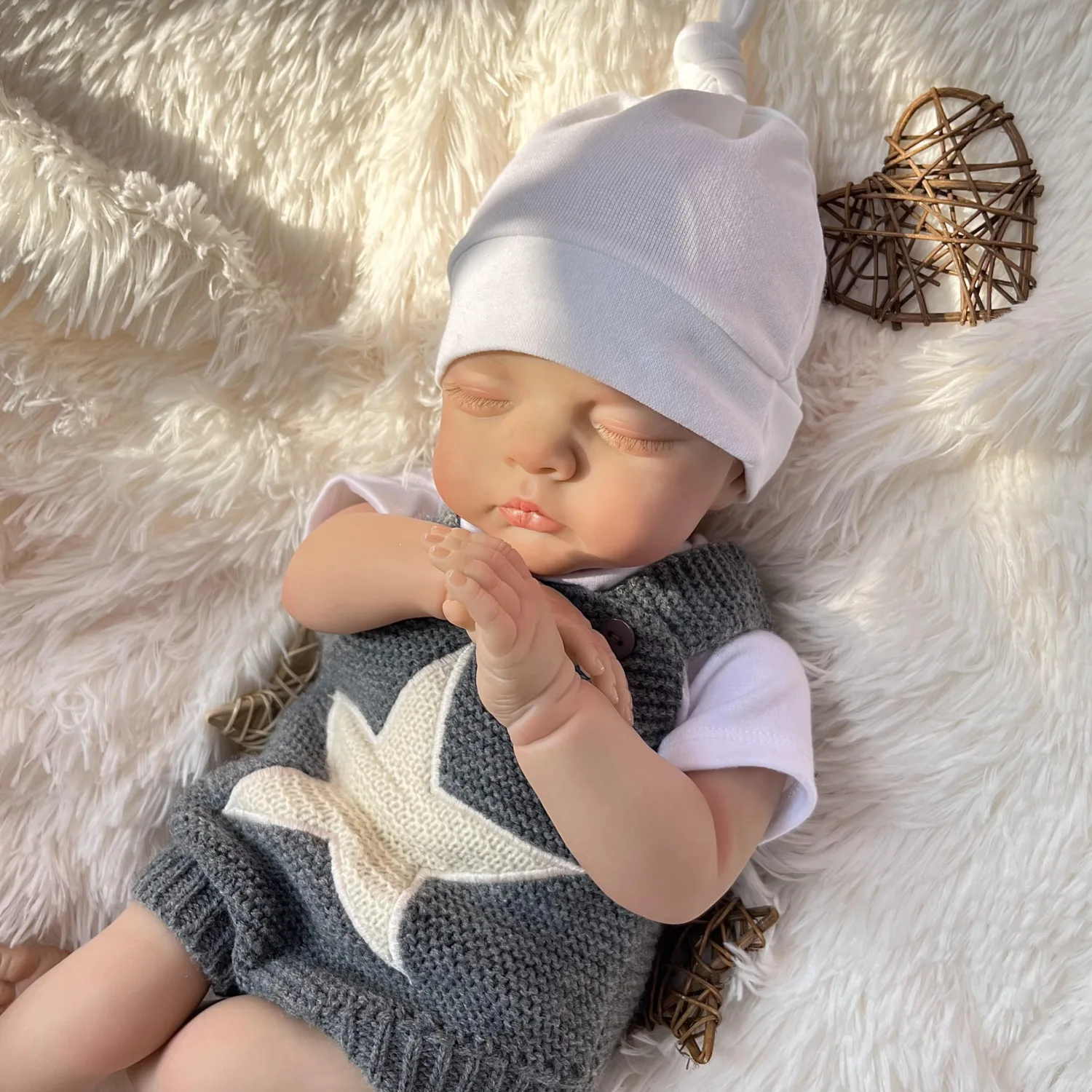 BZDOLL 19-calowa Realistyczna Lalka Reborn Śpiąca, 48 cm, Lalka z Skórą 3D i Materiałowym Ciałem, Uroczy Prezent Urodzinowy dla Dzieci