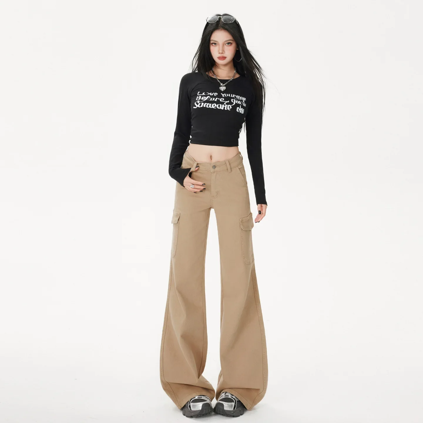 Descubre la moda retro con Coreena: Guía completa para elegir y estilizar pantalones femeninos