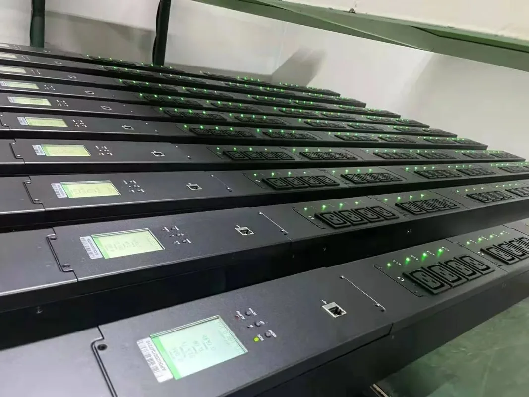 ETL PDU المقبس 160A 125A SNMP التحكم عن بعد 24way C19 التبديل متر 3 المرحلة رف الطاقة الذكية PDU