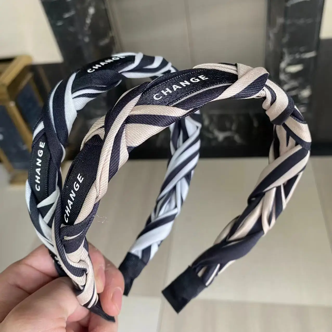 1pc Black And White Striped Headbands With Lettering Non-Slip Simple Style Women\'s Hair Accessories