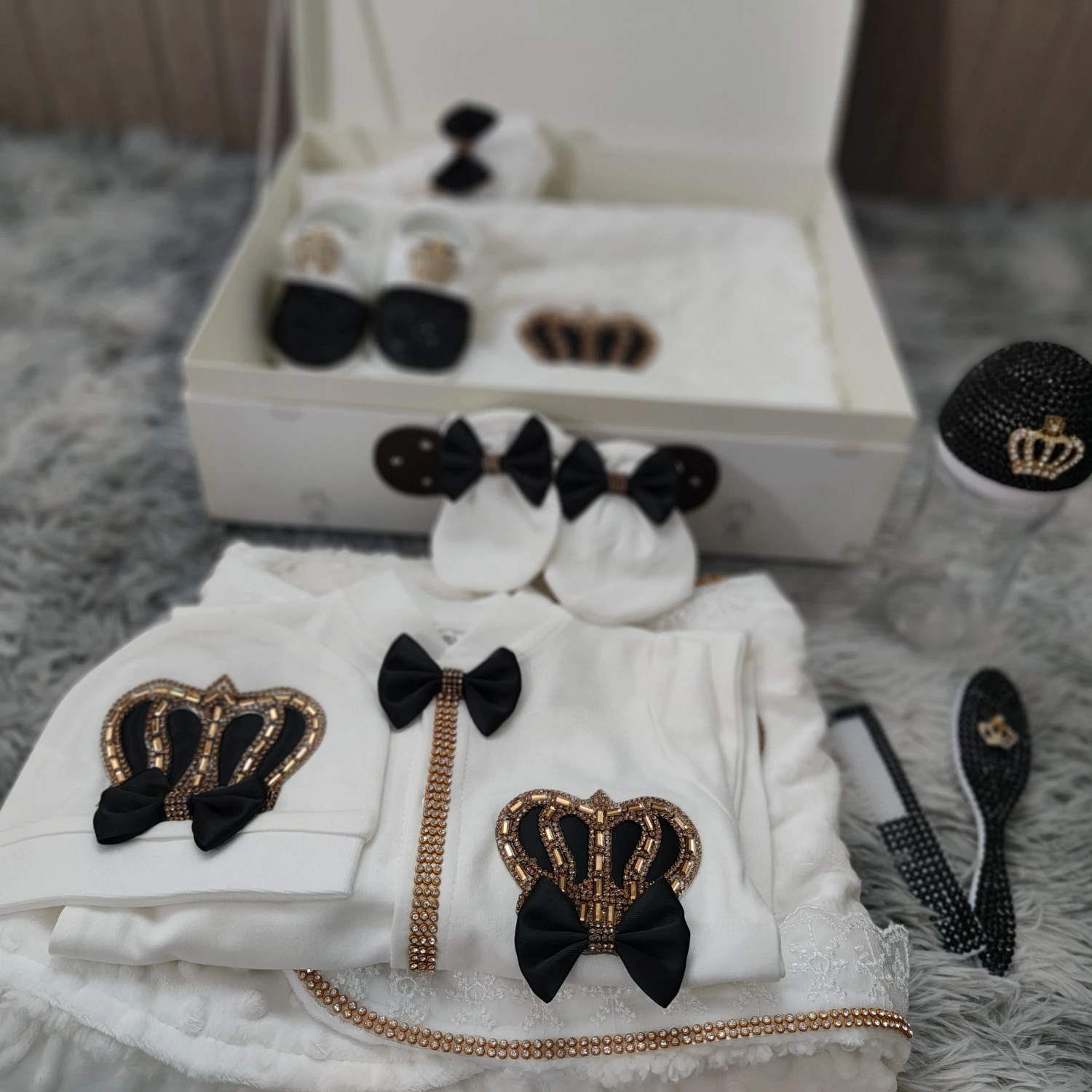 Dollbling Black Gold Newborn Baby 40 days Gift Suitcase Nursery Decoration Keepsake Bottles Comb and Brush Romper Clothes Sets