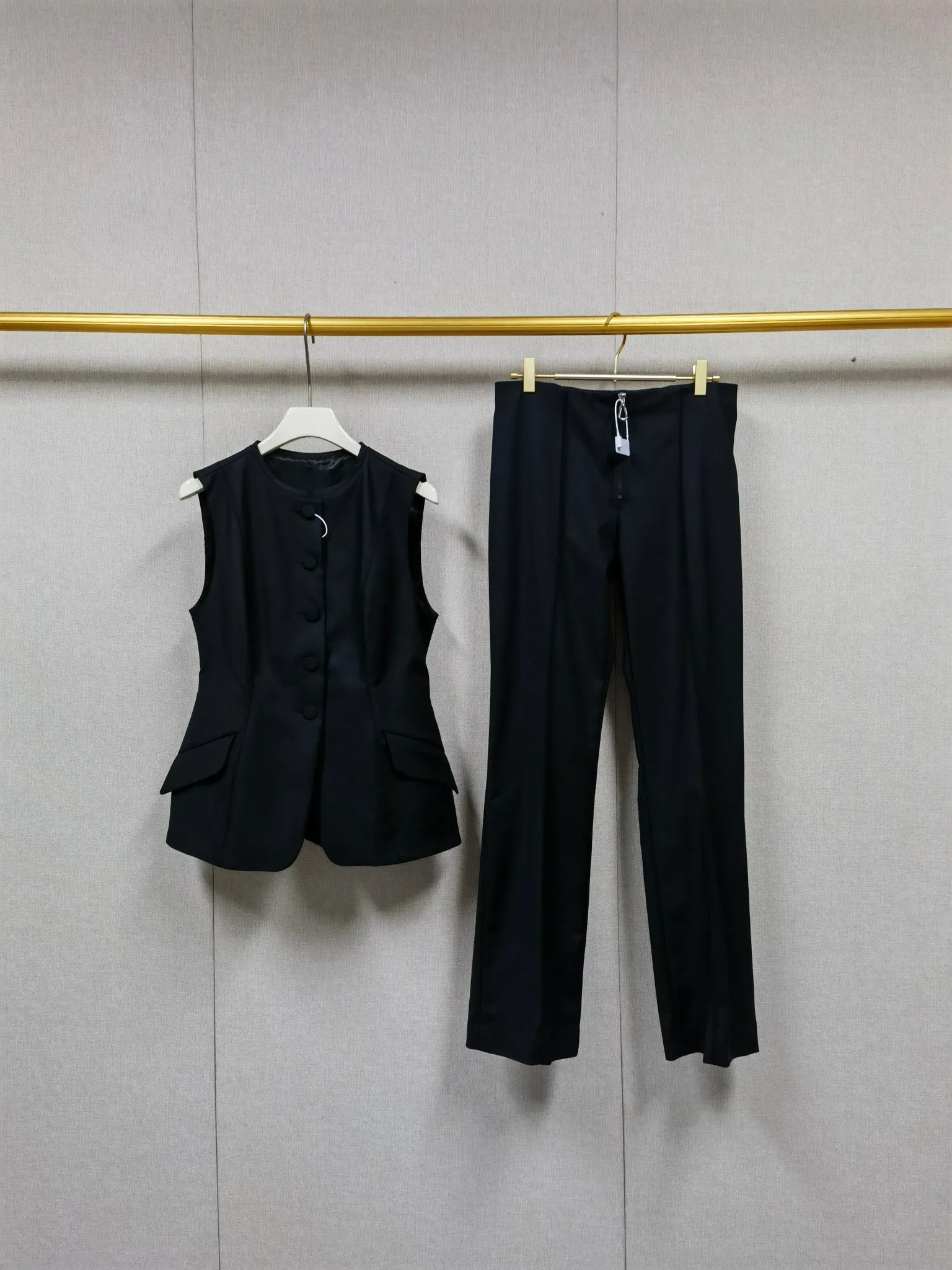 

Women's Black Suit Round Neck Sleeveless Single Breasted Waistband Vest + Zipper Micro Pull Pants Minimalist Fashion Set