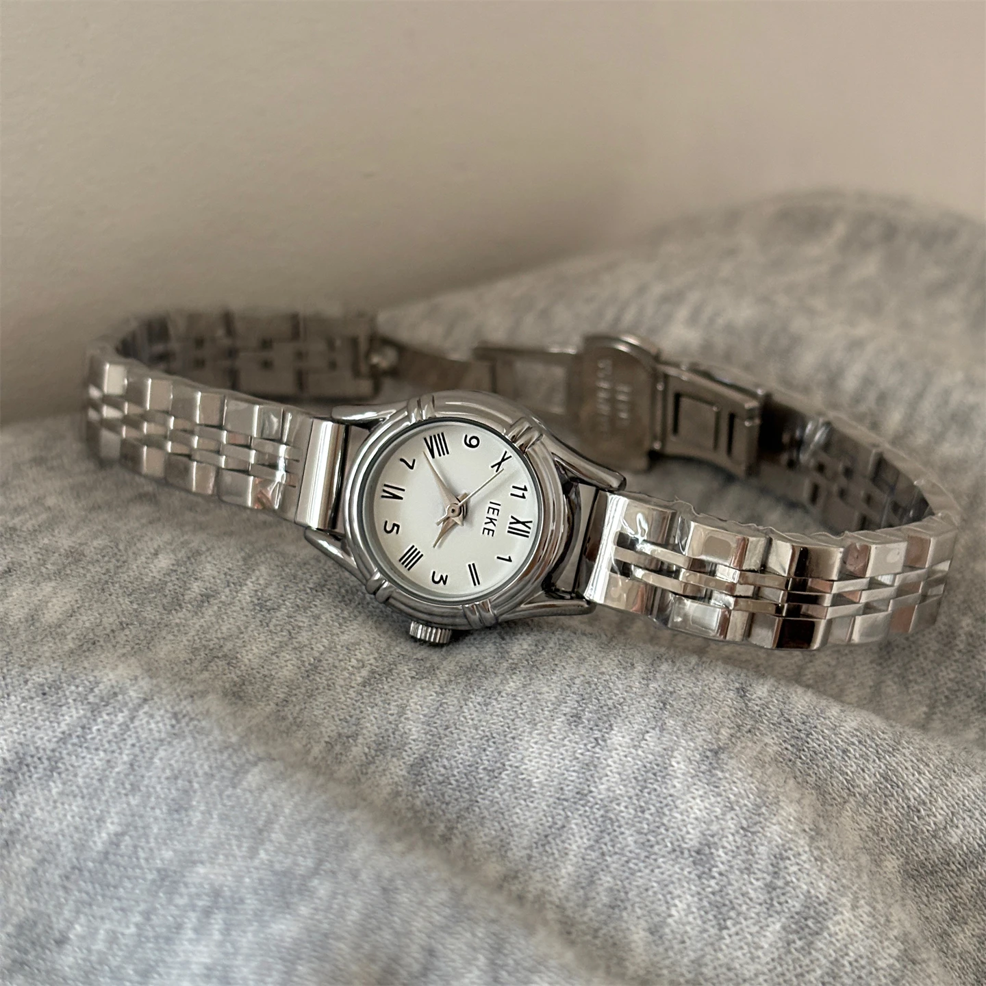 2026 New Arrival Exquisite And Luxurious Small Dial Women'S Watch, Simple Design, Stainless Steel Strap, Quartz Movement.