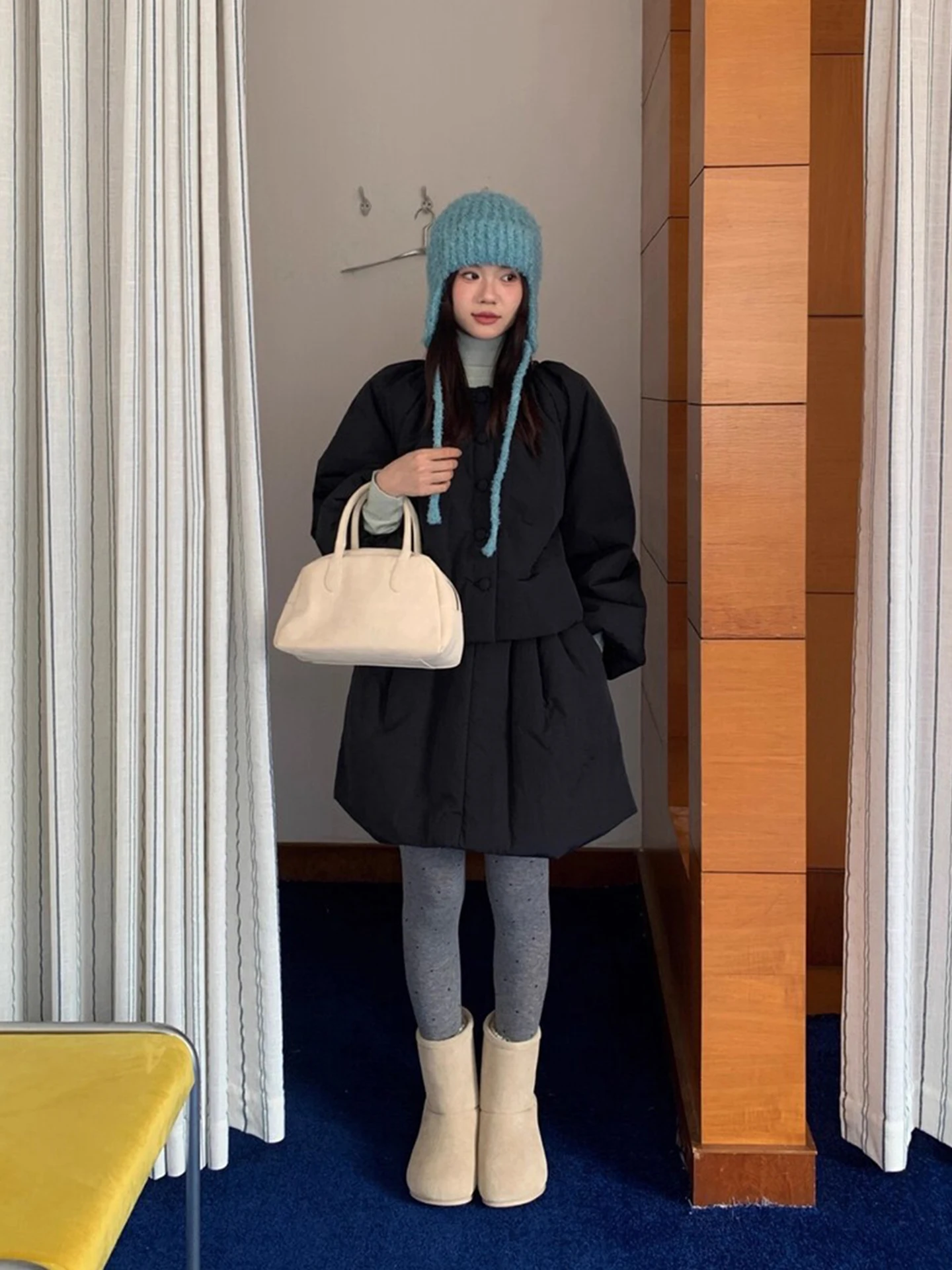 Clothland المرأة أنيقة وسادة مبطنة دعوى طويلة الأكمام معاطف سميكة التنانير الصغيرة أبيض أسود الإناث الشتاء قطعتين مجموعة TA720 #3