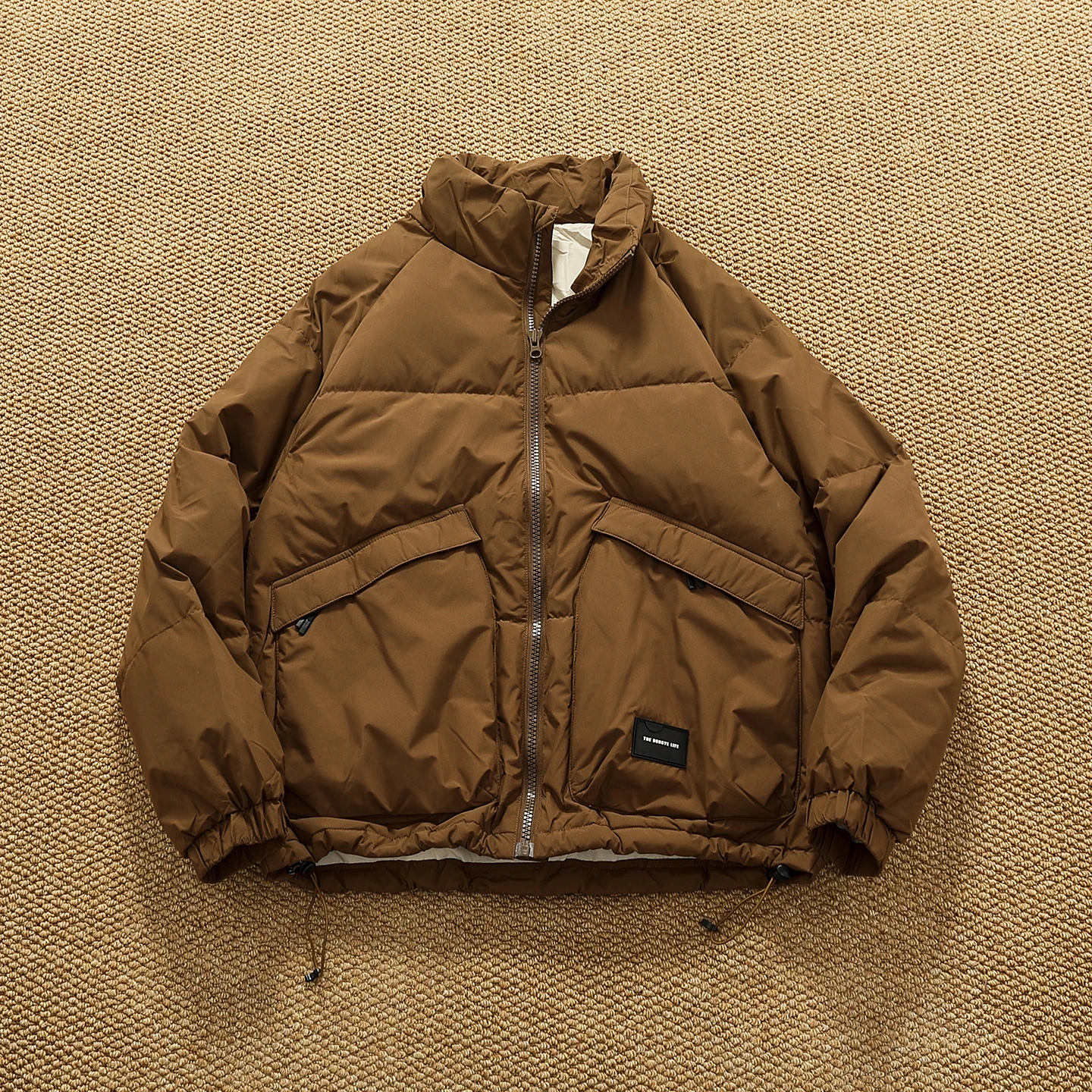 2026 Winter New American Retro Stand Collar Cargo Puffer Jacket Men's Fashion Duck Down-Filled Thermal Coat with Adjustable Hem