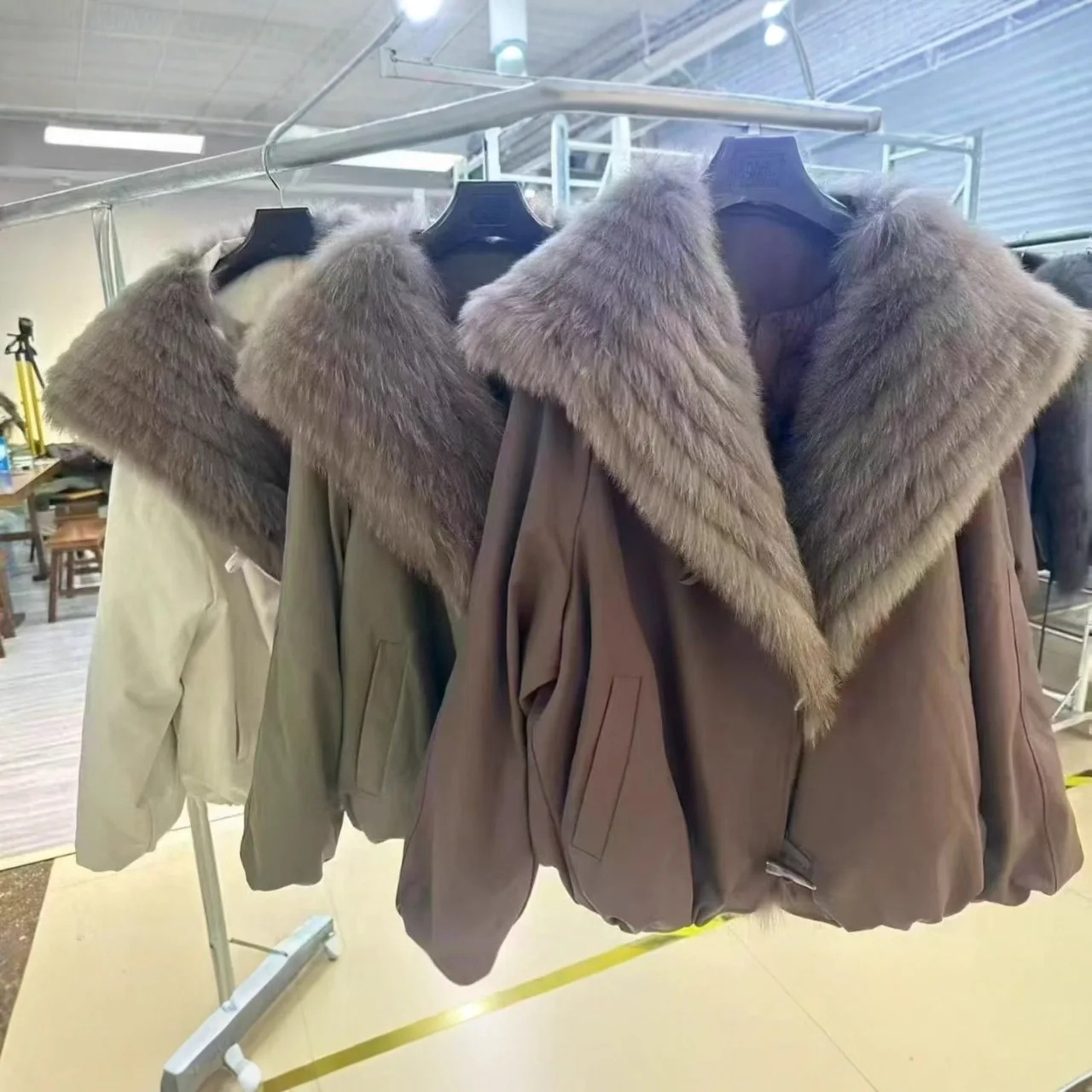 

Fox Fur Coat Women Short Down Jacket Fashion Slim Fit with Big Collar Women Jacket