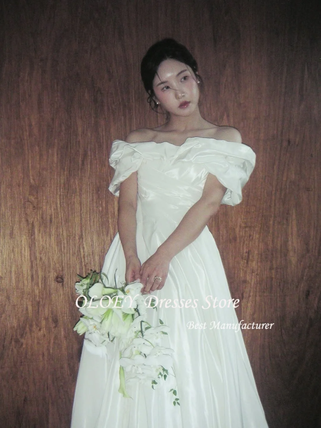 OLOEY فستان زفاف بسيط على شكل حرف a كوريا تبادل لاطلاق النار الصورة العاج الساتان قبالة الكتف الطية زي العرائس مخصص ستناء