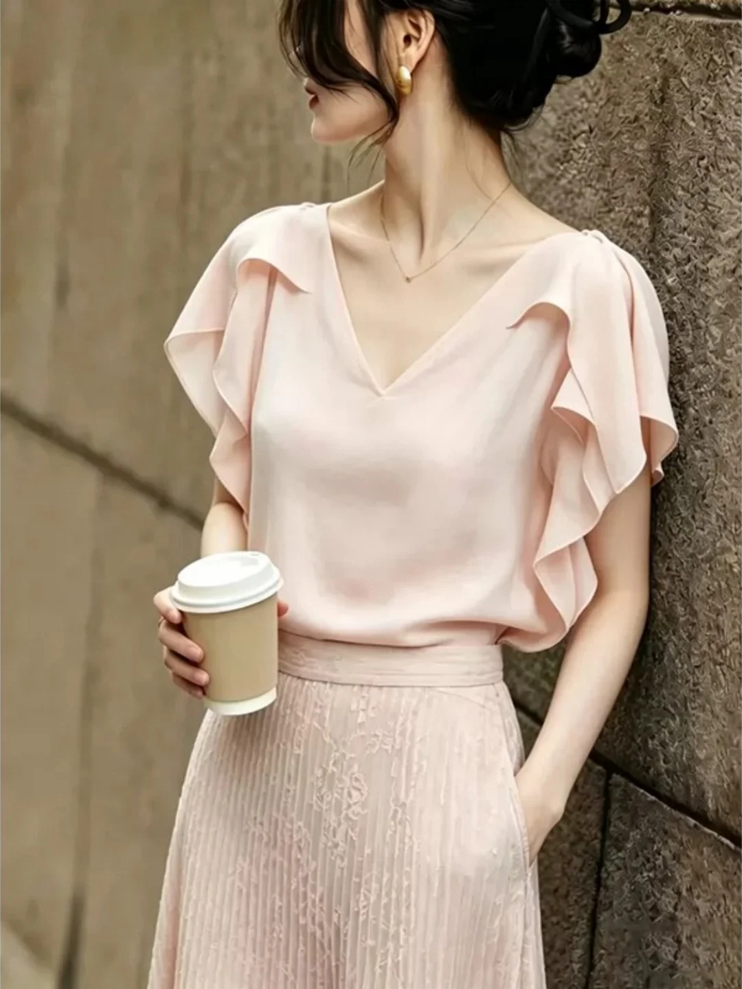 

Sweet Commuter Style Short Sleeve V-Neck Shirt with Lace Hem Korean Version Loose Fit Summer New Arrival for Young Women
