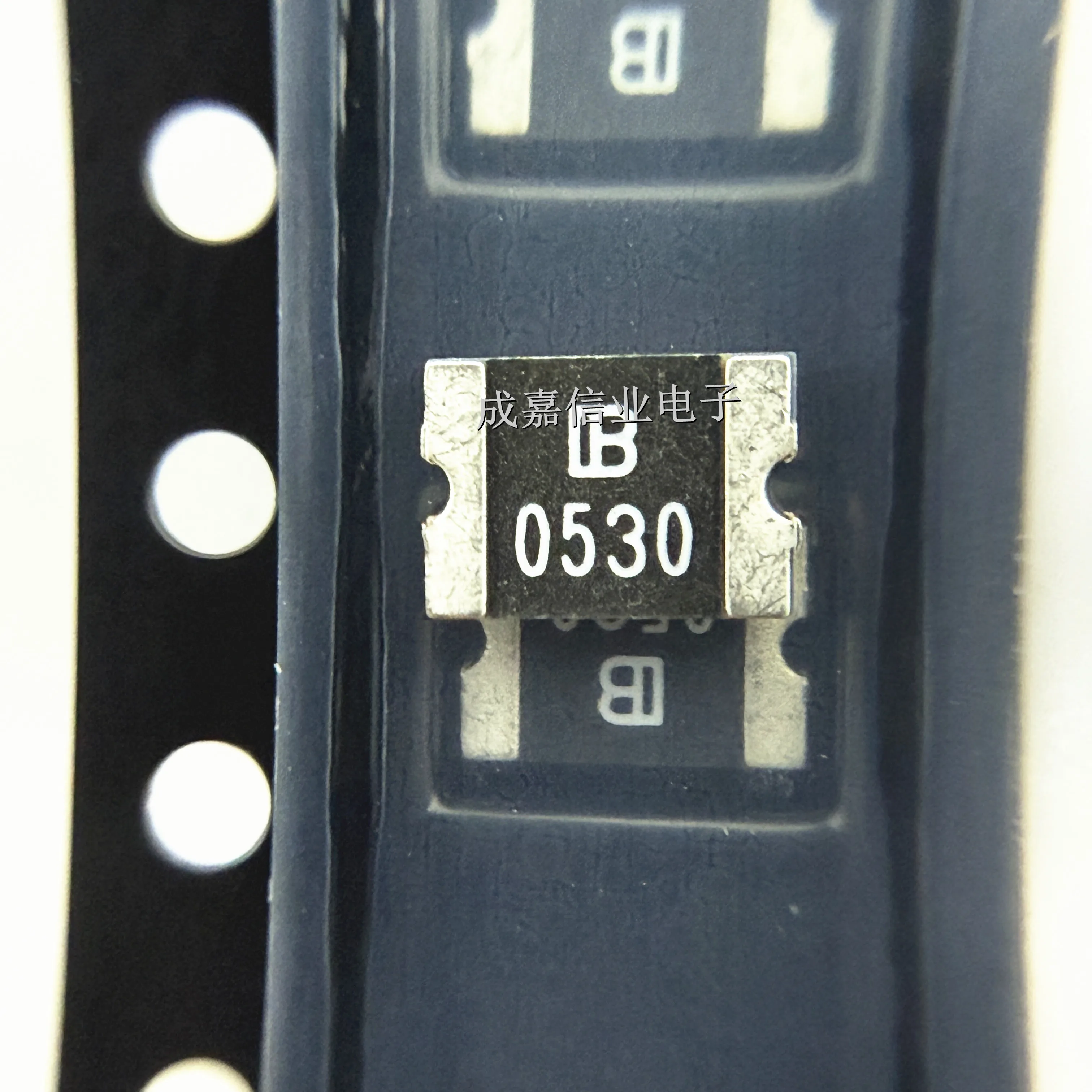

100 шт./лот SMD1812B050TF/30 1812 (4532 метрические) самовосстанавливающиеся предохранители - PPTC PPTC 30 В 0,5 А Рабочая температура:- 40 C-+ 85 C