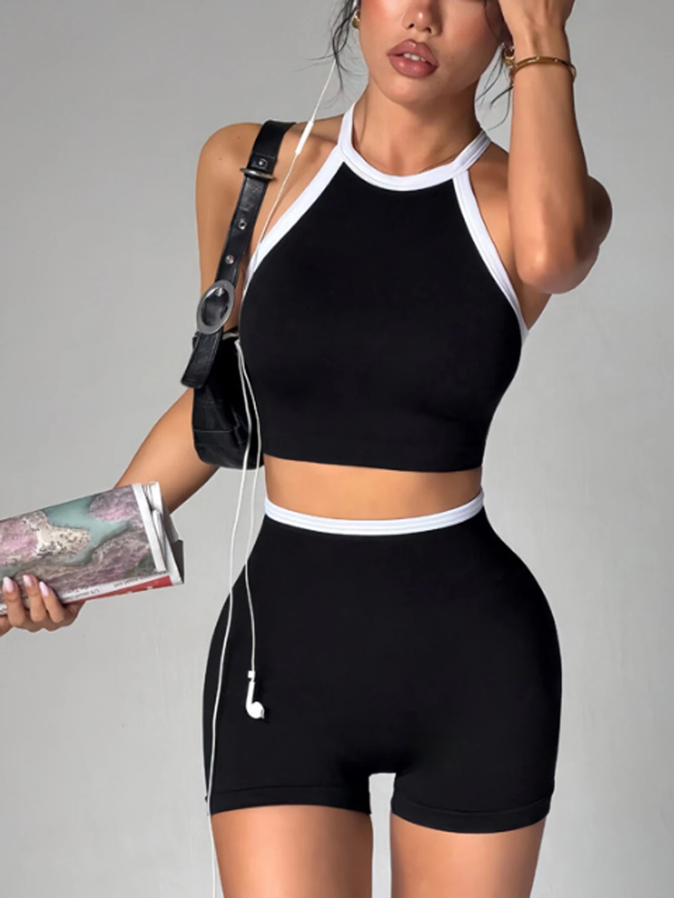 Ladies' Black And White Color Blocked Sleeveless Backless Top, Shorts, Yoga Suit Set, Running Training, Sports And Fitness Suit