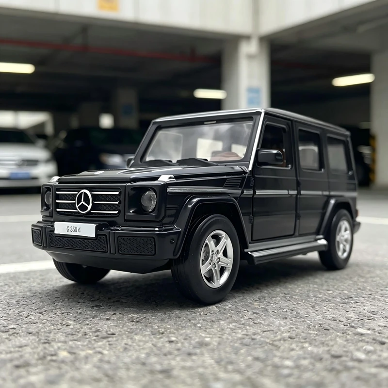

1:32 simulation Mercedes-Benz G350d alloy off-road vehicle model doors and the front hood and trunk door can also be opened.