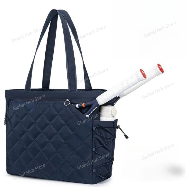 

Теннисная сумка с отделением для обуви, вмещающая 2-4 ракетки, водонепроницаемая и легкая.