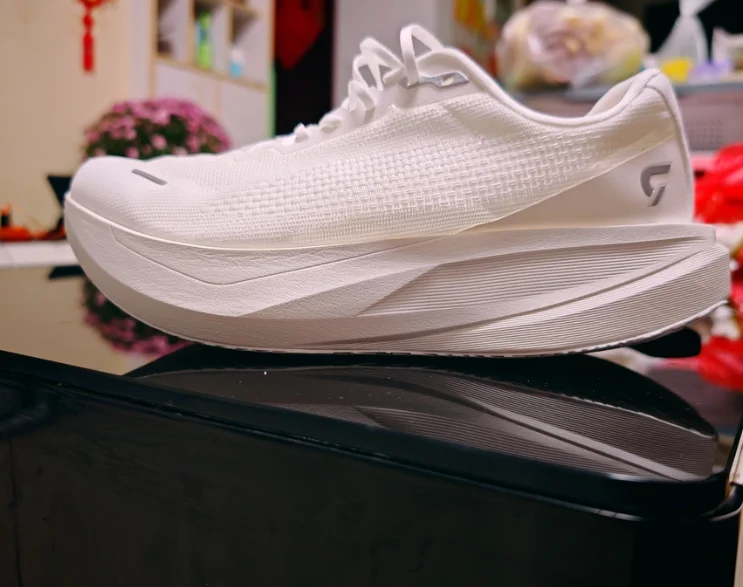 

New hot summer unisex wearable breathable comfortable running shoes sports running shoes sports running shoes