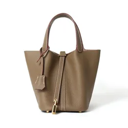 Saco de balde de couro genuíno com bloqueio de borla para mulheres, bolsas femininas, sacola grande, cáqui, lazer, luxo, marca designer, moda