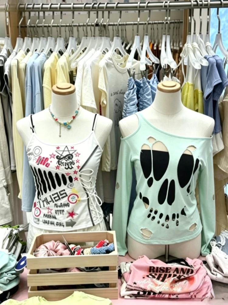 2026 Damen Y2K Grunge Tops Street Style Schräger Ausschnitt Hohlraum-Schädel-Grafik Cropped Trägerloses Ärmelloses Sexy Westen-Shirt