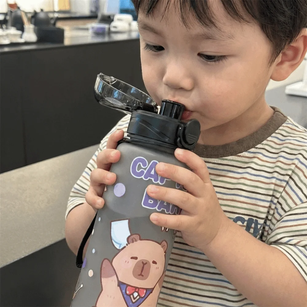 

Plastic Straw Capybara Water Bottle Large Capacity Carry Strap Leakproof Straw Cup Visually Appealing Cartoon